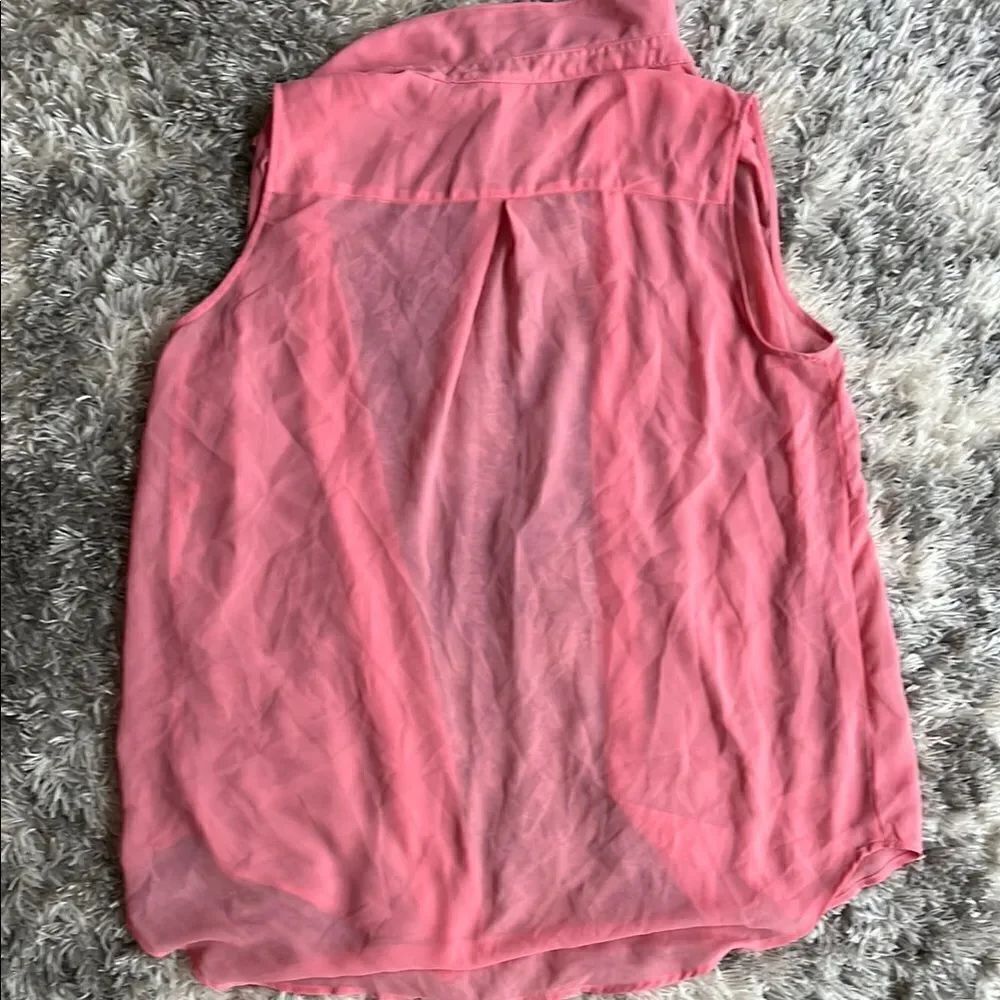 Pink Sleeveless Button-Up Blouse - Picture 3 of 3